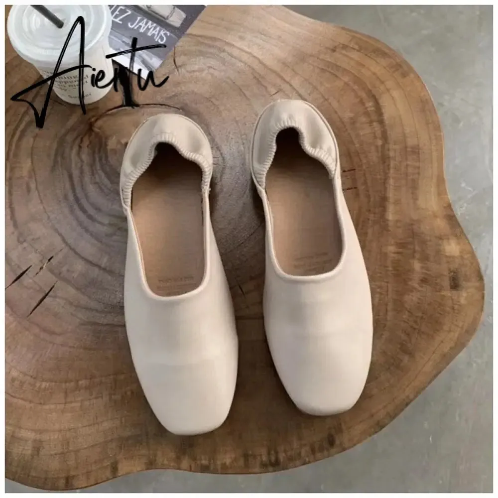 Aiertu Fashion Women Flat Shoes Autumn Outdoor Slip On Loafer Shoes High Quality Soft Leather Boat Shoes For Office Ladies