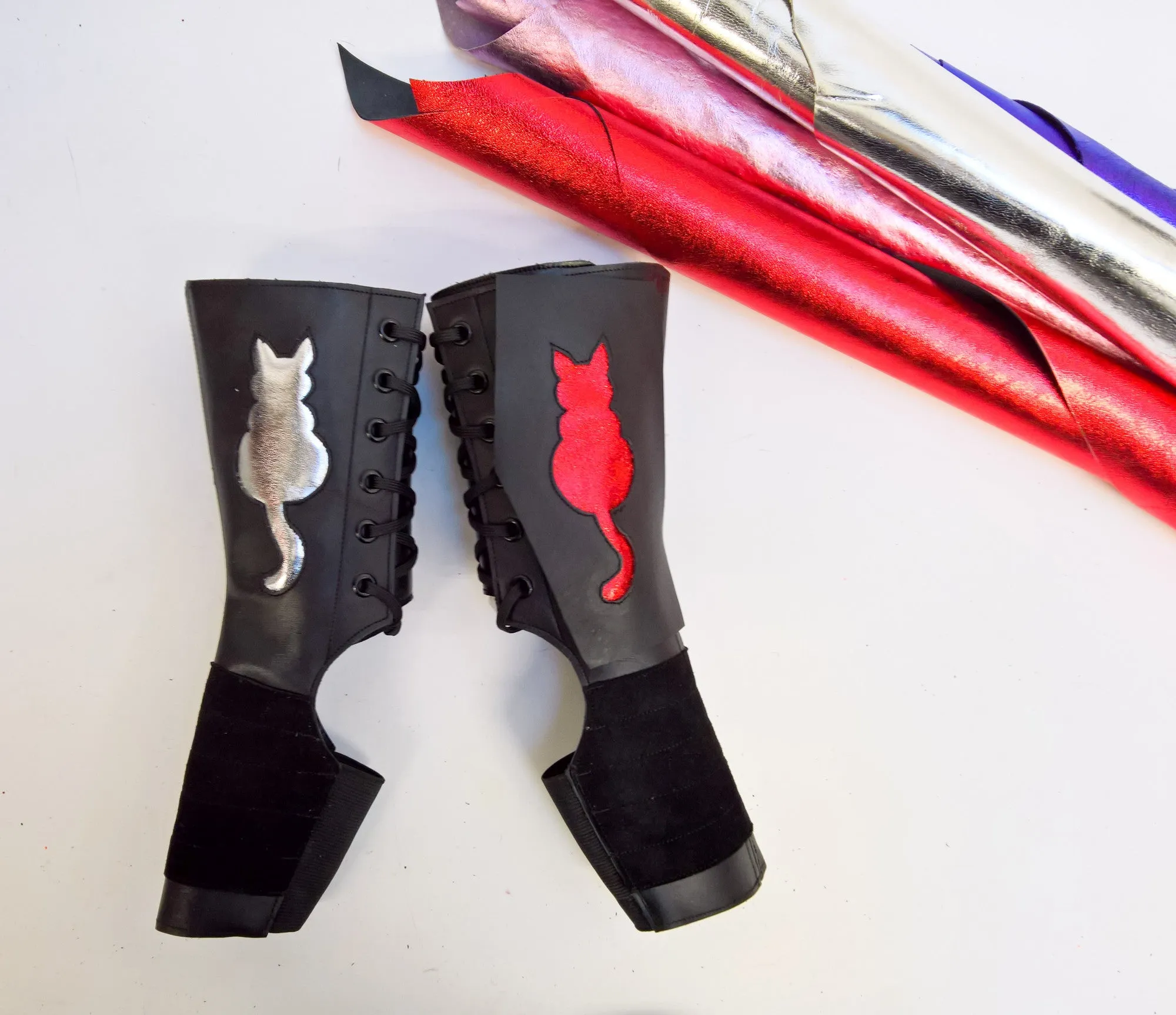 "Kitty" SHORT Black Aerial boots w/ metallic Cat   Grip Panel