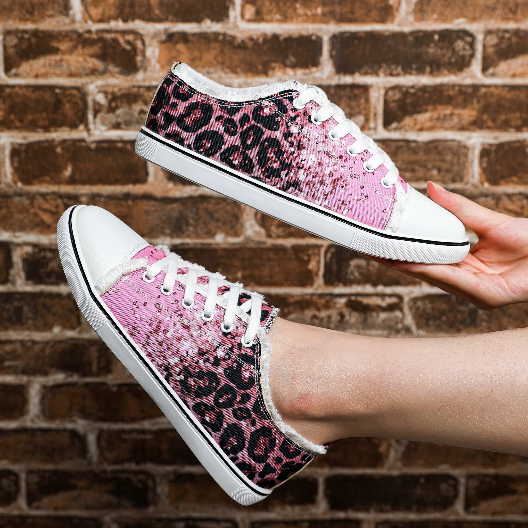 Women’s Canvas Low Top Sneaker Lace-up Leopard Ombre Casual Shoes