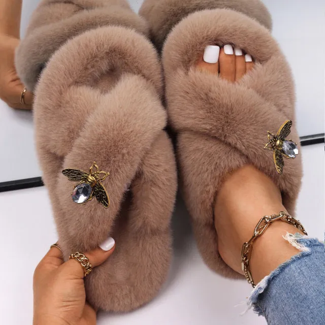 Yeknu Women&#39;s Slippers Fluffy Faux Fur Rhinestone Letter M Decor Slides Flat Sandals Cute Slippers Flip Flops Luxury Shoes