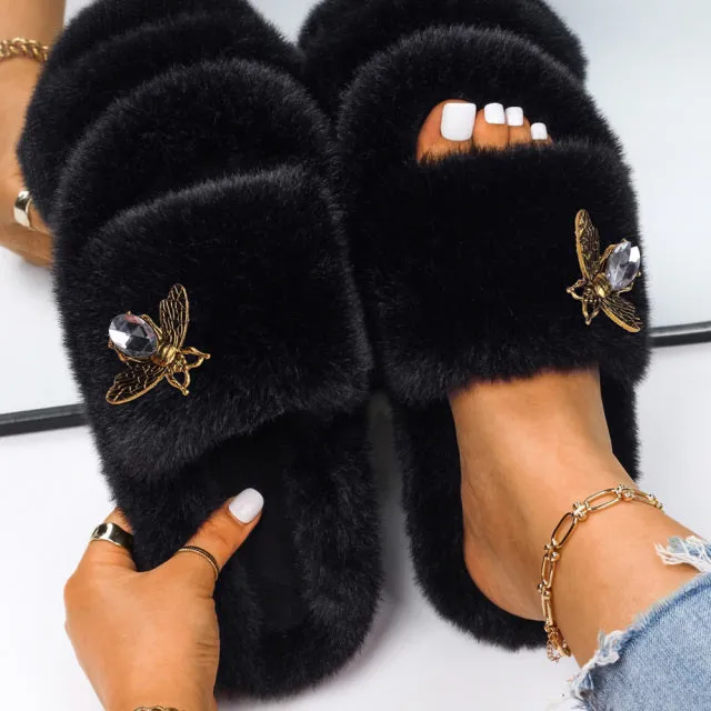 Yeknu Women&#39;s Slippers Fluffy Faux Fur Rhinestone Letter M Decor Slides Flat Sandals Cute Slippers Flip Flops Luxury Shoes