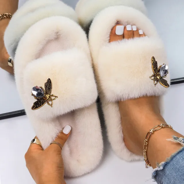 Yeknu Women&#39;s Slippers Fluffy Faux Fur Rhinestone Letter M Decor Slides Flat Sandals Cute Slippers Flip Flops Luxury Shoes