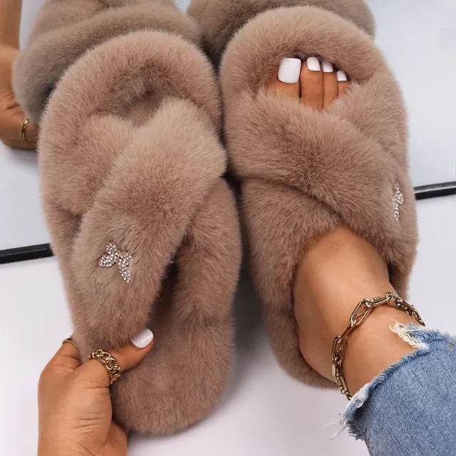 Yeknu Women&#39;s Slippers Fluffy Faux Fur Rhinestone Letter M Decor Slides Flat Sandals Cute Slippers Flip Flops Luxury Shoes