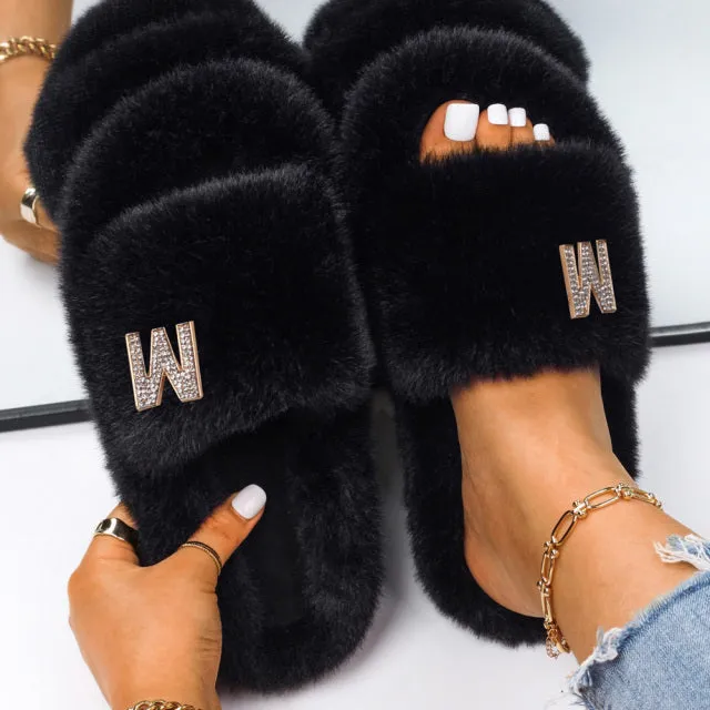 Yeknu Women&#39;s Slippers Fluffy Faux Fur Rhinestone Letter M Decor Slides Flat Sandals Cute Slippers Flip Flops Luxury Shoes