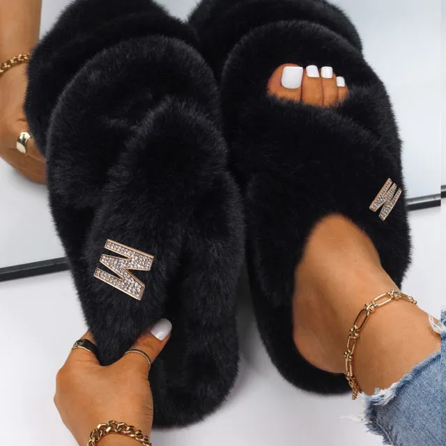 Yeknu Women&#39;s Slippers Fluffy Faux Fur Rhinestone Letter M Decor Slides Flat Sandals Cute Slippers Flip Flops Luxury Shoes